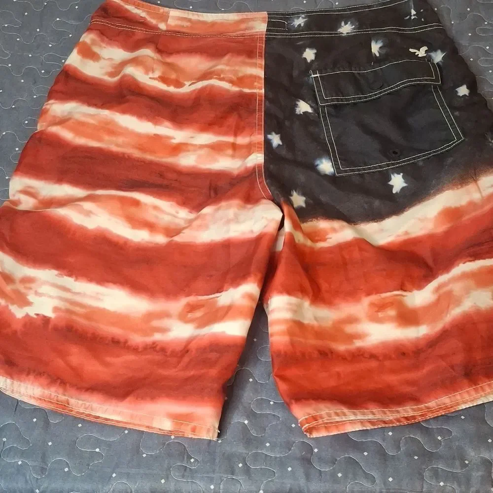 American Eagle Outfitters Red and Black Flag Swim Board Shorts size small